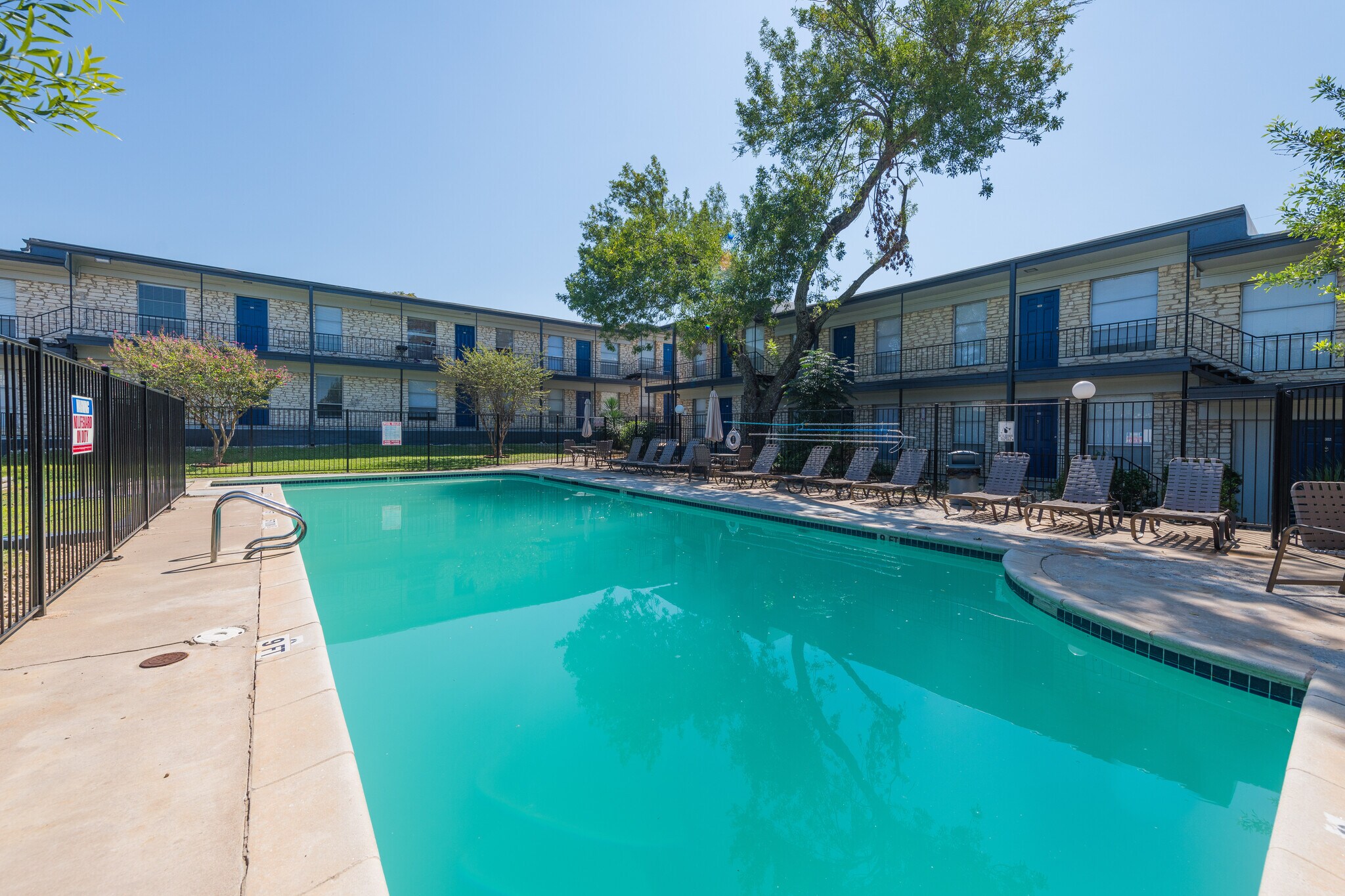 Building Photo - 705 Santa Rosa Dr