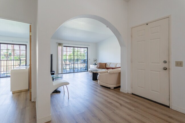 Building Photo - 505 S Farrell Dr