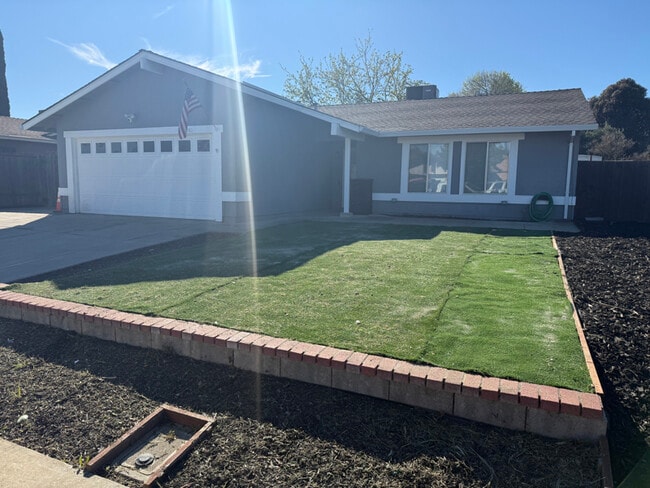 Building Photo - 4981 Dawson Dr