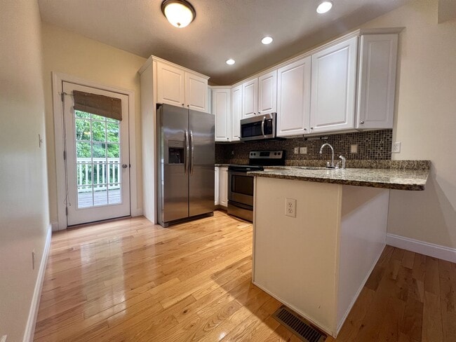 Building Photo - 304 Villa View Dr