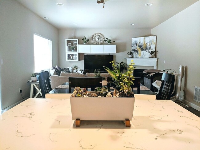 Building Photo - Stunning three bedroom in CK school district with fully fenced yard, corner lot, AC and more!