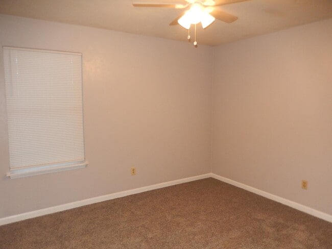 Building Photo - 2334 Sylvan Ct