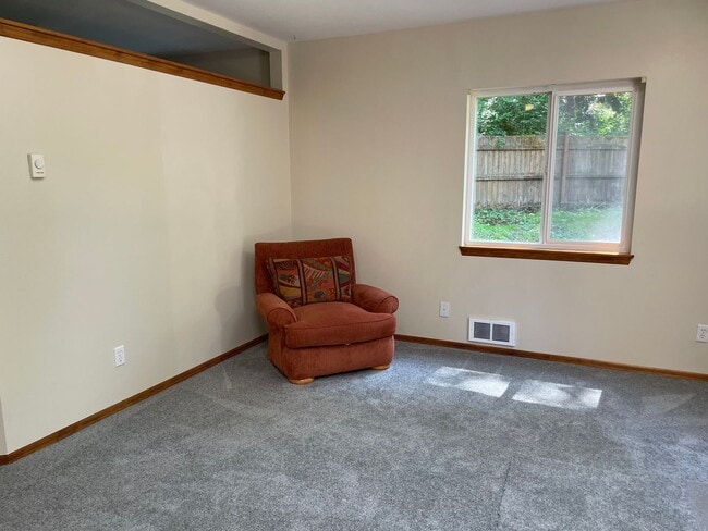 Building Photo - Langley Apartment with Utilities Included!