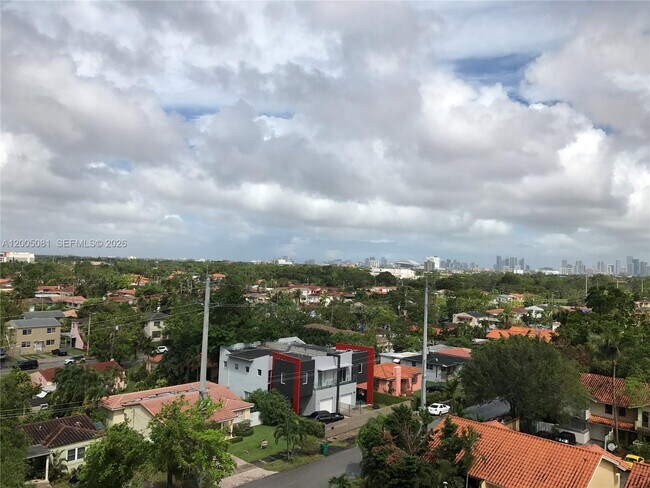 Building Photo - 1627 SW 37th Ave