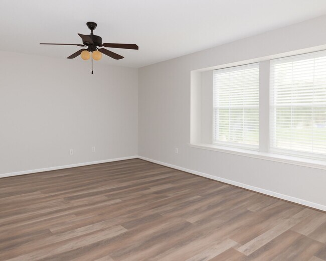 Building Photo - 29322 Fox River Dr