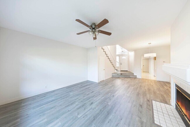 Building Photo - Spacious two-story Townhome