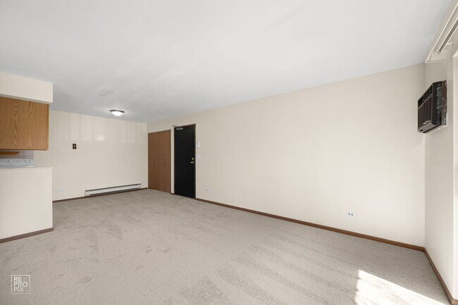 Building Photo - 645 S Virginia Rd