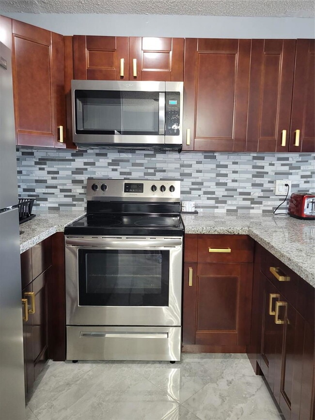 Building Photo - 800 SW 11th Ave