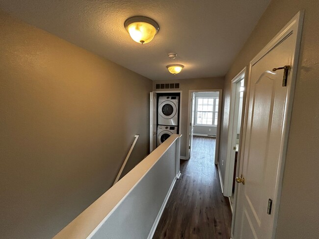 Building Photo - Cozy 2-Bedroom Condo in Exclusive Beachfro...