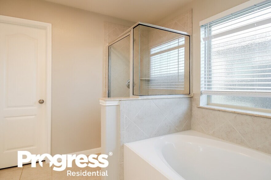 Building Photo - 5107 Gulf Stream Ln