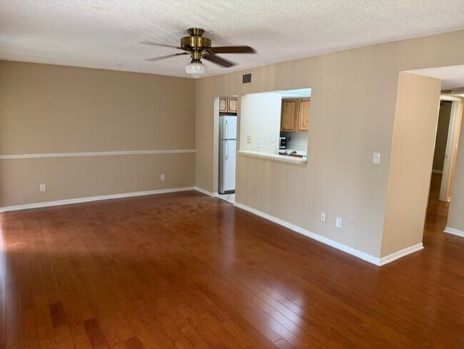 Building Photo - 130 Jasmine Woods Ct