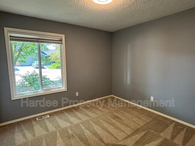 Building Photo - 2322 E Mugo St