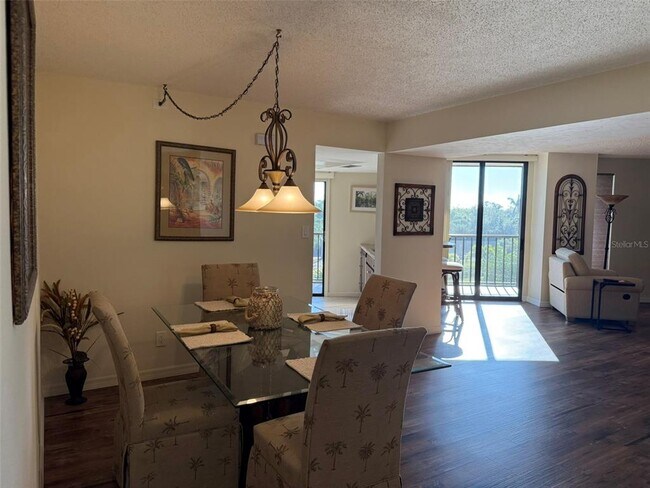 Building Photo - 25188 Marion Ave