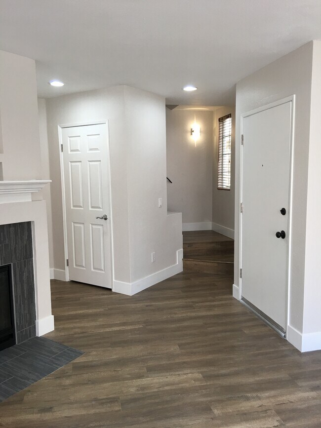 Building Photo - 25136 Steinbeck Ave