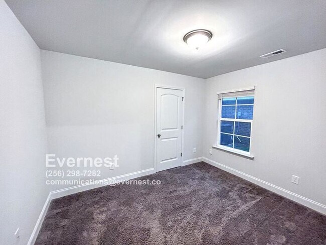 Building Photo - 4-Bedroom, 2-Bathroom Home with Modern App...