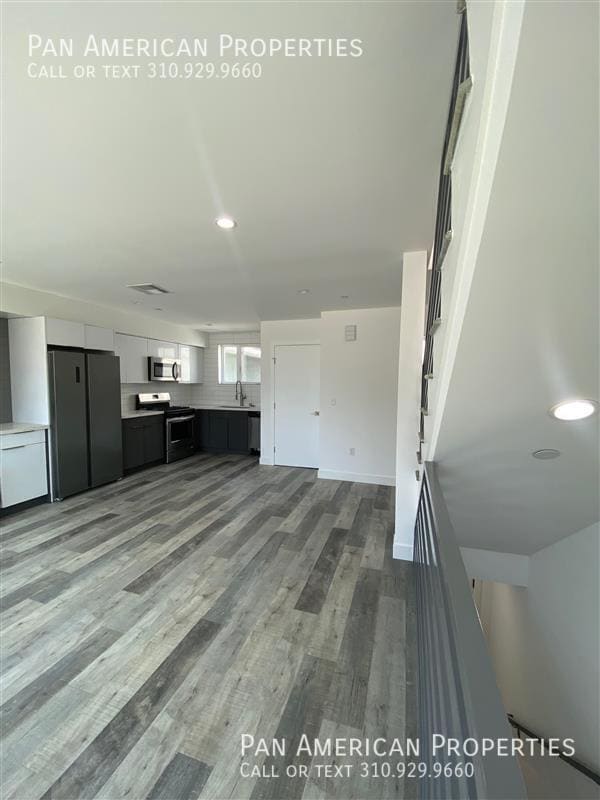 Building Photo - 1309 1/2 N Orange Dr.-