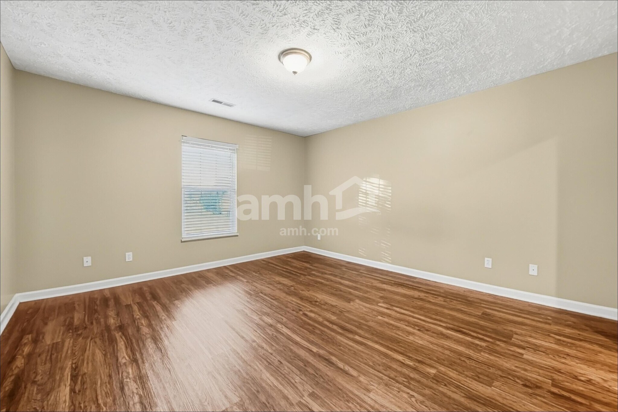 Building Photo - 1423 Newbury Ln