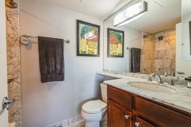 Building Photo - 2300 N Commonwealth Ave