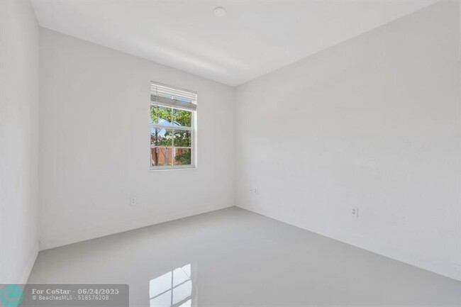Building Photo - 1803 N Flagler Dr