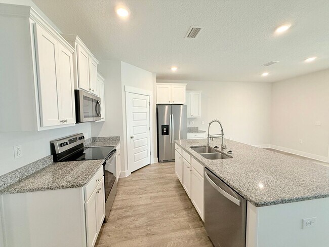 Building Photo - Stunning 4-Bedroom Home - Arbor Place