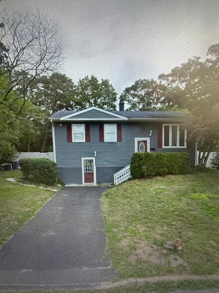 Building Photo - 17 Patricia Rd