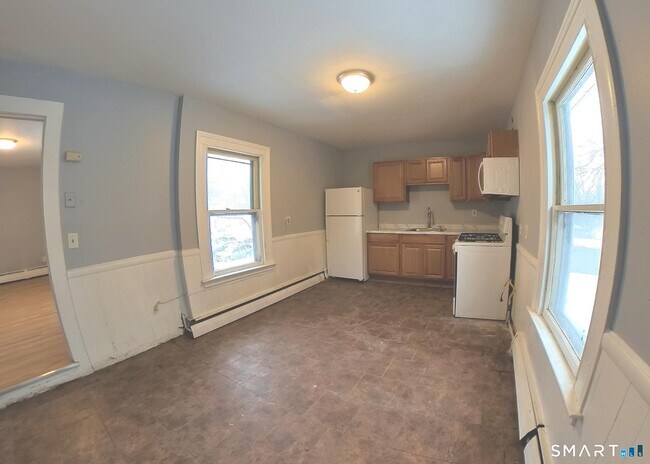 Building Photo - 21 Young St