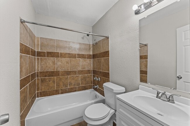 Building Photo - 3034 Akard St