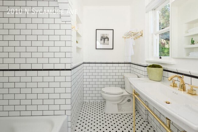 Building Photo - 2010 N Sycamore Ave