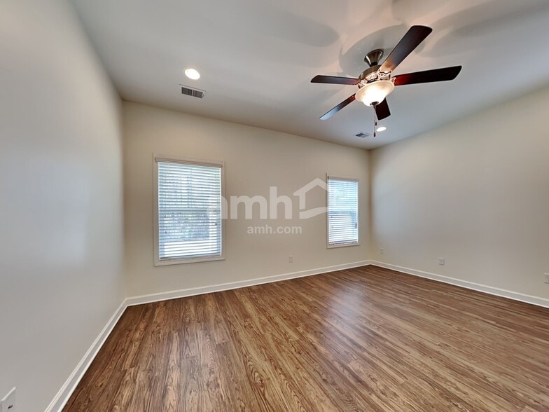 Building Photo - 449 Brookgreen Dr