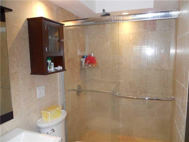 Building Photo - 5321 NE 24th Terrace