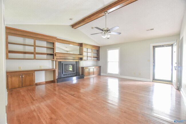Building Photo - 150 Whisperwood Ln