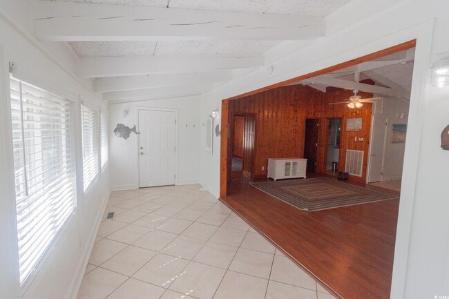 Building Photo - 4718 Seaview St