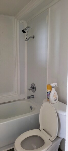 Building Photo - 205-437 Holt Ave