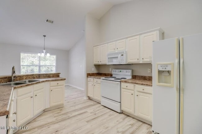 Building Photo - 14886 E Shadow Creek Dr