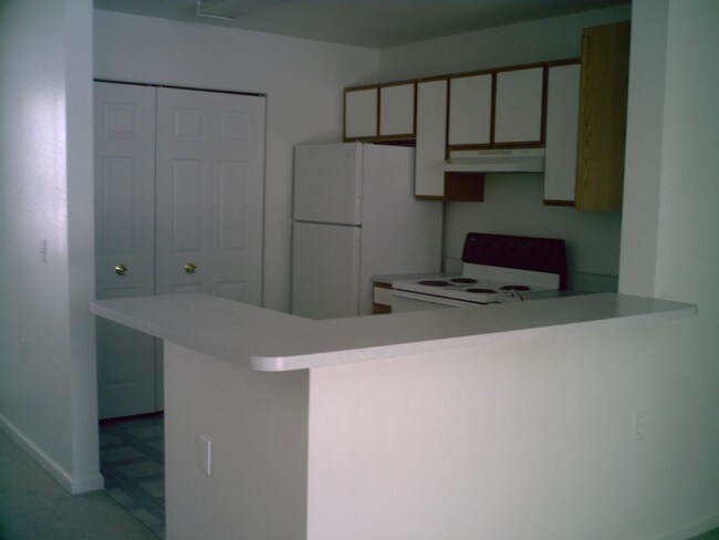 Building Photo - 13646 Cascade Dr