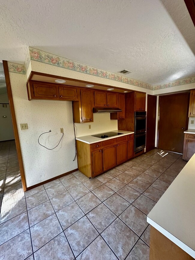 Building Photo - 1235 Elaine Dr