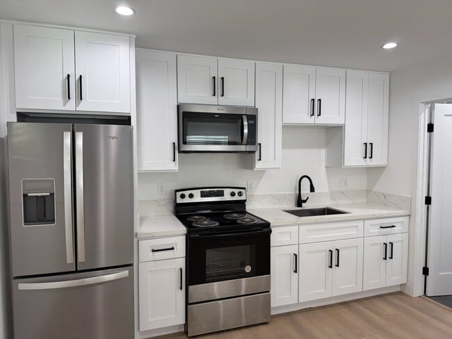 Building Photo - 24332 Chestnut St Newhall, CA 91321