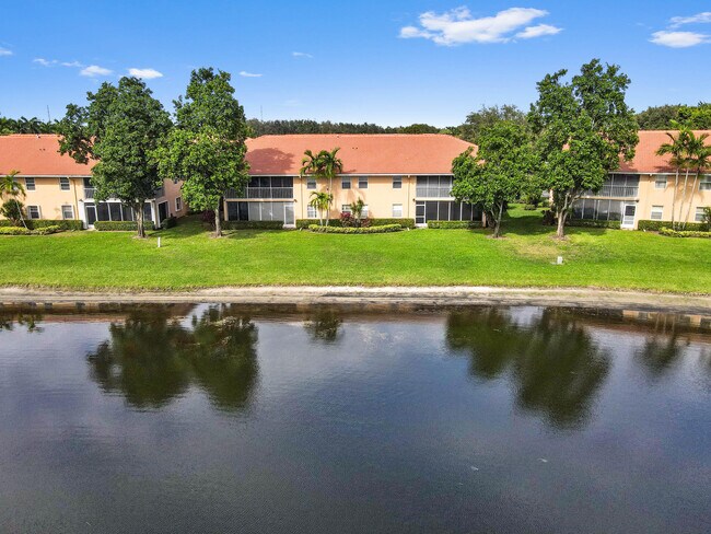 Building Photo - 9553 Shadybrook Dr