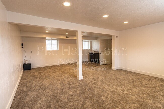 Building Photo - 1312 Roger Cir