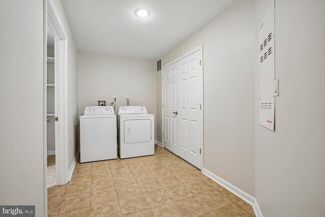 Building Photo - 9063 Galvin Ln