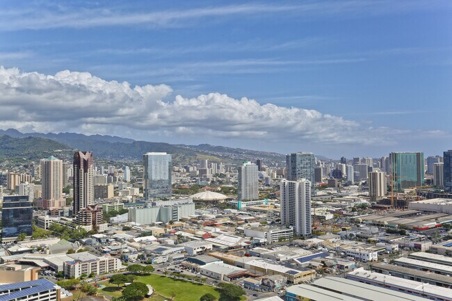 Building Photo - Live in the Heart of Kakaako!