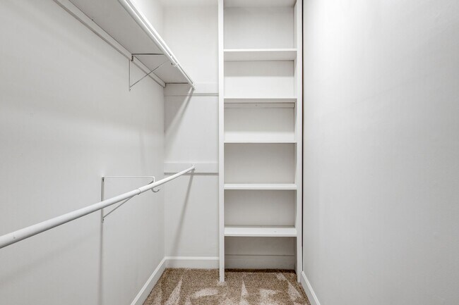 Building Photo - 2 Bed, 2 Bath in the Garden Homes neighborhood of Greensboro!