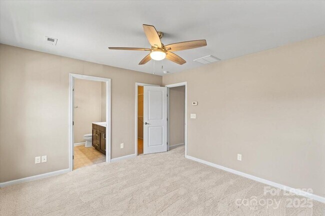 Building Photo - 3323 Major Samuals Way
