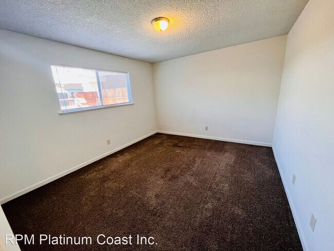 Building Photo - 2 br, 2 bath House - 6076 N. Poplar Ave. A...