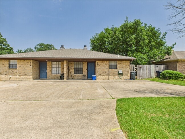 Primary Photo - 812 San Benito Dr