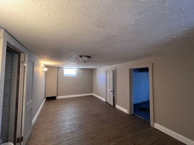 Building Photo - 21400 Goller Ave