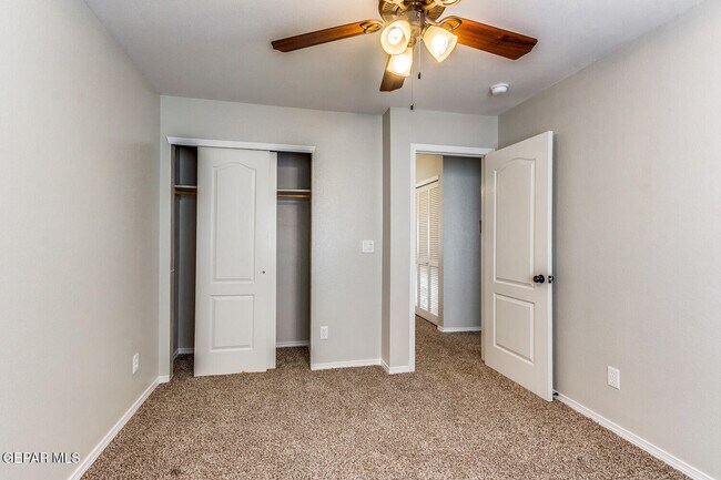 Building Photo - 814 Desert Silver Dr