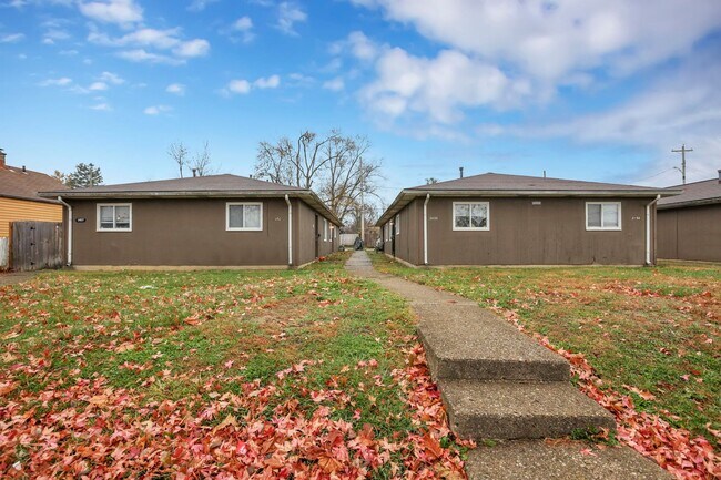 Primary Photo - 2460-2462 Hiawatha St