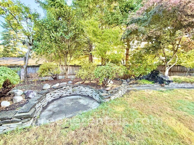 Building Photo - Cozy Meets Convenient in This Lacey Charme...