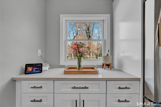 Building Photo - 10 Grove Pl